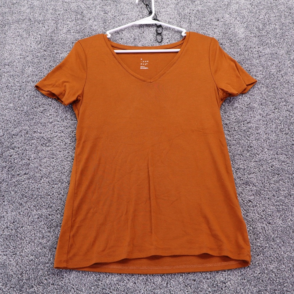 A New Day T Shirt Womens Medium Orange V Neck Short Sleeve Casual Basic Tee
